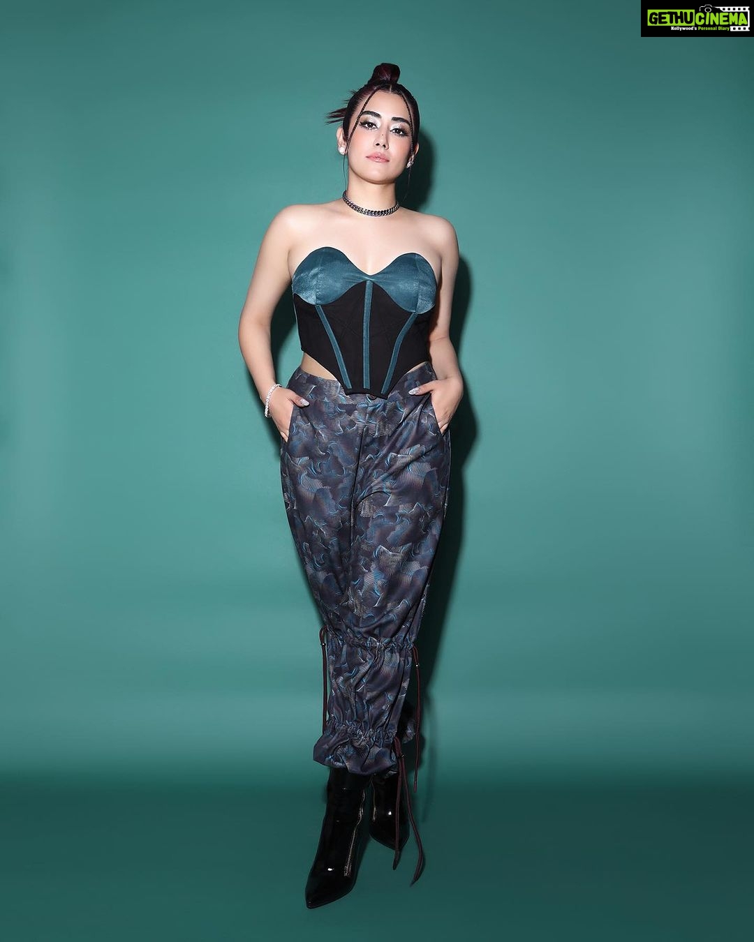 Jonita Gandhi - 208.3K Likes - Last night for @graziaindia #graziamillennialawards2023 šø
Photo: @amey_ghatge
Hair: @dwyessh_hairwizard
Makeup: @zoyamakeupandhair
Nails: @itssoezi
Styled by: @saumyathakur
#styledbysaums
Wearing:
Outfit @siddhantagrawallabel
Jewels @dripproject.co
Boots @londonrag_in
Style Team
Intern @snehalkorate
On set @sethmuskaan