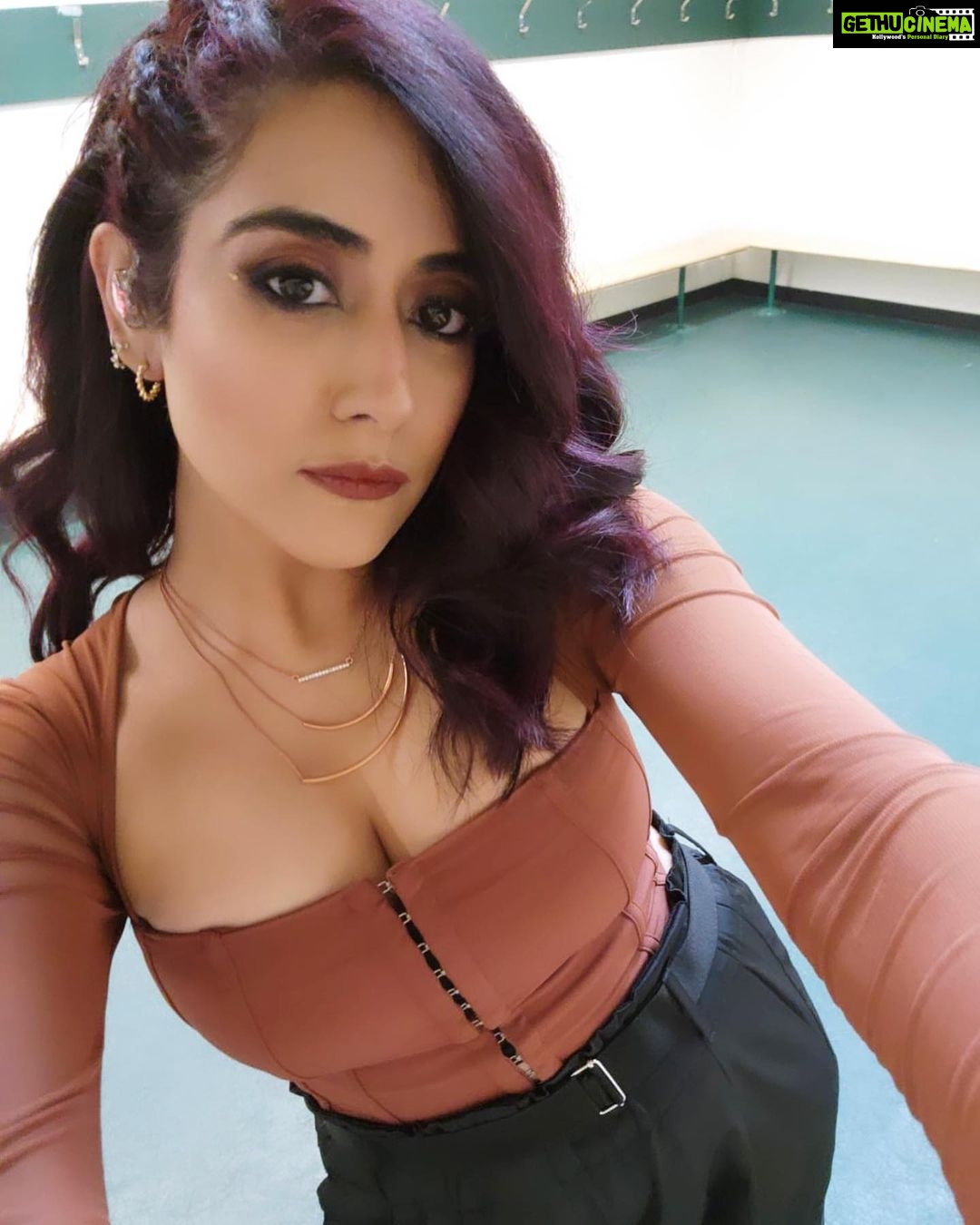 Jonita Gandhi - 209.8K Likes - Did you check on me