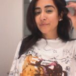 Jonita Gandhi Instagram – Pehli nazar mein main kya lagti hoon? 🙊

Keep the reels coming… yall are killing dem transitions!!! 🔥 #sitara 

@vivianakadivine @gullygangindia