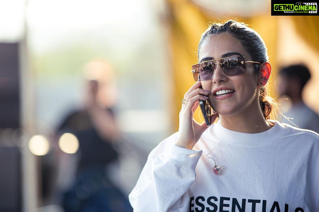 Jonita Gandhi Instagram - 📞 lemme see you caption this