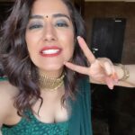 Jonita Gandhi Instagram - Hope you’re having an unbeleafably happy day 🍃