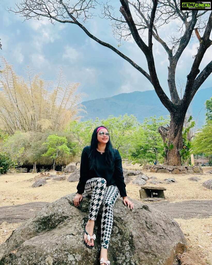 Joy Crizildaa Instagram - “Adopt the pace of nature. Her secret is patience.” 👚 : @veromodaindia 👖 : @hm 👡 : @tedbaker 🕶 : @dolcegabbana Masanagudi Forest