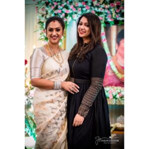 Joy Crizildaa Instagram - F A V O U R I T E  Pic with Gorgeous Akka @pritha10hari 🤍🖤

For The Beautiful Person You Are 💖
You Deserve Nothing But The BEST 💖

@pritha10hari 😘

📸 : @jaganselvamphotography