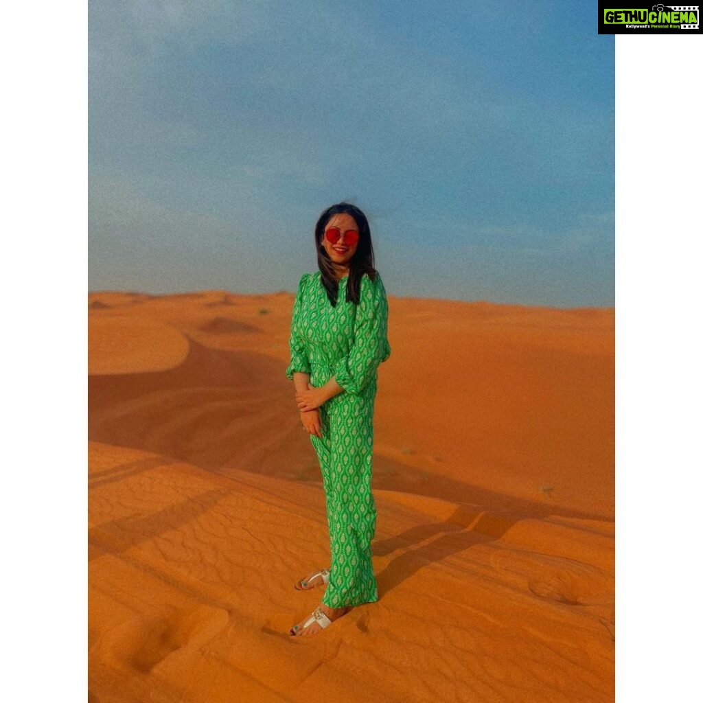 Joy Crizildaa Instagram - Soaking up the sun in the dessert 🌞 #ootd 👚 : @zara 🕶️ : @chanelofficial 👡 : @gucci #dubai #dubai🇦🇪 #dubaidessert #dubai❤️ Dubai Desert