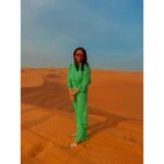 Joy Crizildaa Instagram – Soaking up the sun in the dessert 🌞

#ootd 
👚 : @zara 
🕶️ : @chanelofficial 
👡 : @gucci

#dubai #dubai🇦🇪 #dubaidessert #dubai❤️ Dubai Desert
