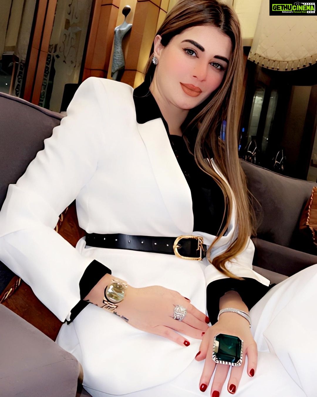 Kainaat Arora Instagram - Last night Scenes .. . . . . 👗: Wearing Myself 🤤🤤🤤 . #kainaatarora #trending #travelscenes #Travelstories #Goodtimes #kainnataroraa #serenity