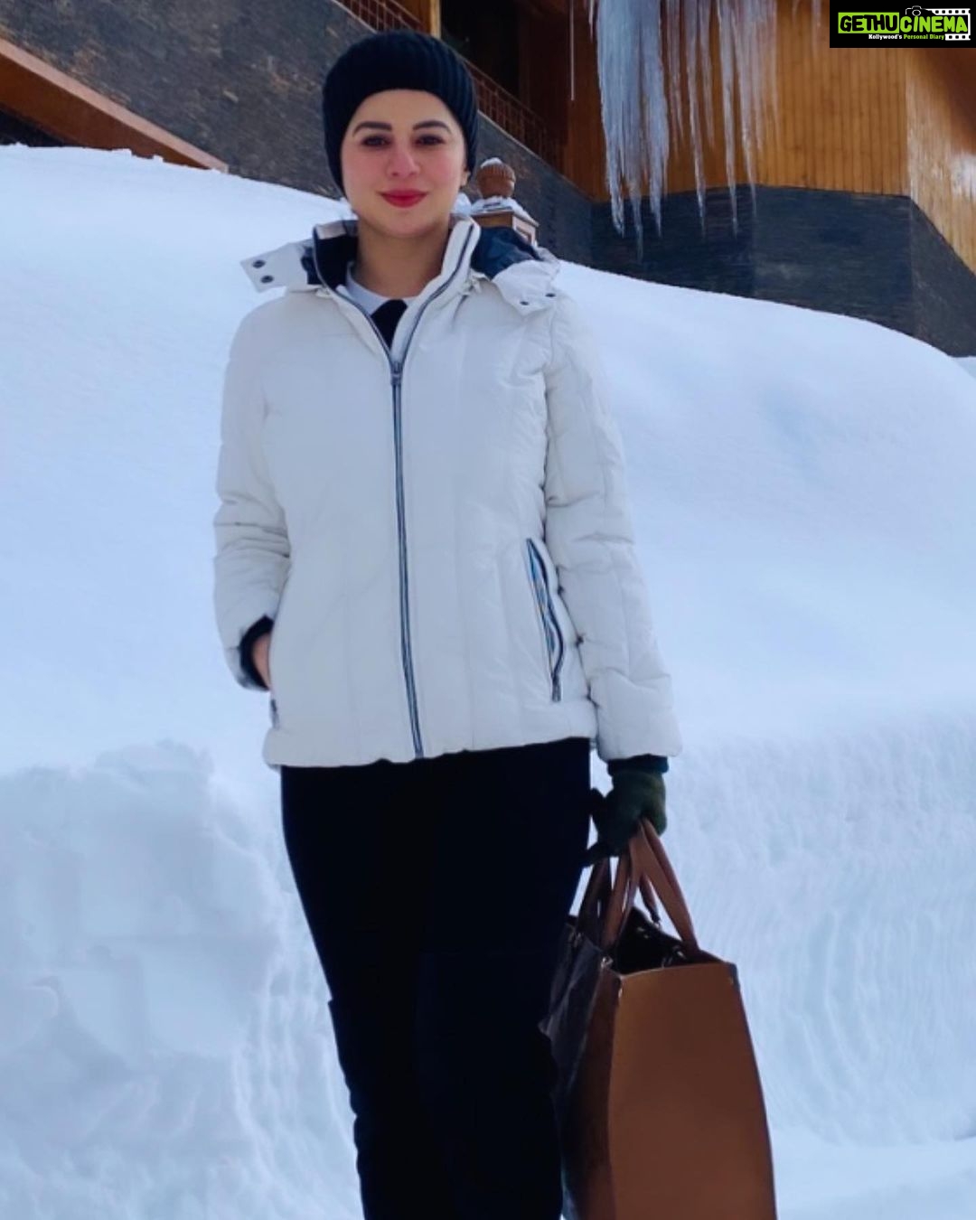 Kainaat Arora Instagram - I had to fall to lose it all But in the end, it doesn't even matter ๐ถ๐ต In The End It Doesnโt even Matter ๐ต๐ถ๐ต . . . ๐ #kainnataroraa