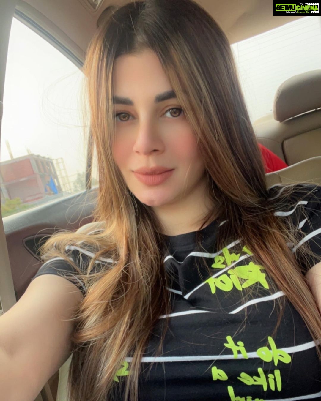 Kainaat Arora Instagram - Nothing glows better thn a person who is spiritual .. . . #PositiveThoughts #PositiveMind #kainnataroraa ♥️