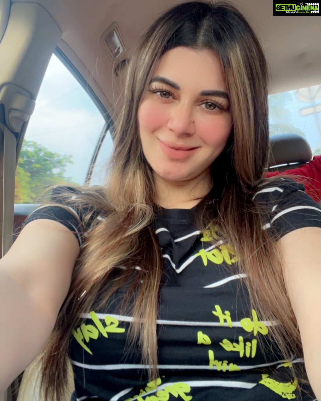 Kainaat Arora Instagram - The Way To Simplicity Can Be Messy ππΈπ«πβ¨πππ₯° #LoveYourMess #EmpowerYourEnviornment #EmbraceIt πππ Love You Guys . . #kainnaataroraa πππππ