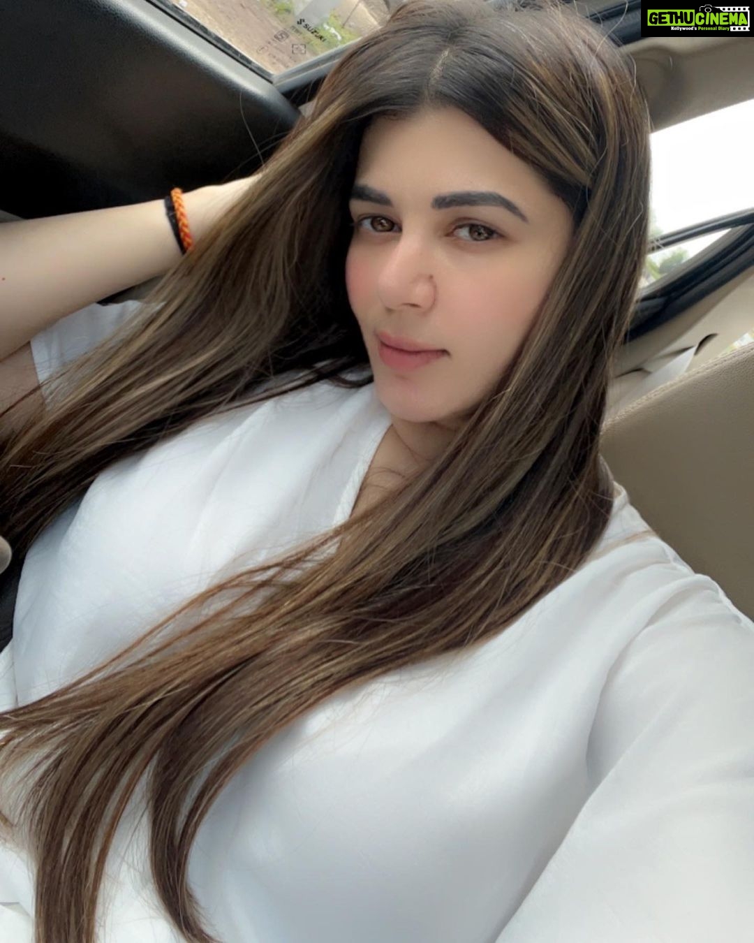 Kainaat Arora Instagram - Peaceful … !!! Blissful saturdays 💕 . . . . #Shukran ♥️