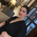 Kainaat Arora Instagram - एक बार मनुष्य की महत्वाकांक्षा जागृत हो जाए, तो उसे कोई नहीं रोक सकता।  एक व्यापारी के लिए कोई देश बहुत दूर नहीं हो सकता।  एक बुद्धिमान व्यक्ति के लिए विदेश जैसी कोई चीज नहीं होती है।  वह जहां भी जाता है घर पर होता है। . . #kainaatarora Talent manager: @business.manager_kainaat