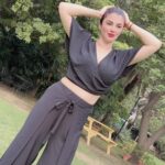 Kainaat Arora Instagram - आध्यात्मिक शांति के अमृत से संतुष्ट लोगों को जो सुख और शांति प्राप्त होती है, वह लालची व्यक्तियों को बेचैनी से इधर-उधर घूमने से नहीं मिलती है। “ Chanakya Niti “