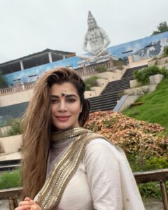 Kainaat Arora Instagram - Na punyam na papam ,na saukhyam ,na duhkham
Na mantro na ,tirtham ,na vedah ,na yajnah
Aham bhojanam naiva bhojyam na bhotka
Chidananda rupah shivo'ham shivo'ham
Chidananda rupah shivo'ham shivo'ham
Chidananda rupah shivo'ham shivo'ham
🔱🌈🕉️
.
.
.
.
#TravelStories #spiritualawakening #spiritualjourney #spiritualconnection #shivohamshivoham  #kainnataroraa #kainaatarora 🔱🔱🔱