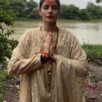 Kainaat Arora Instagram - Sending Healing Energies to one and alll … . . . . #spritualgrowth #kainnatarora #shiva #Journey #TravelStories #Peaceful #blissful #kainaatarora Shri angareshwar Mandir , Ujjain..