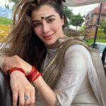 Kainaat Arora Instagram - Early Mornings At The holy #mahakal #ujjainmahakaal #Temple 🌸🌸🌸 . . #kainnataroraa #kainaatarorafans #kainaat_arora #ujjainmahakal #mahakaleshwar #shivshankar #mahakaleshwar