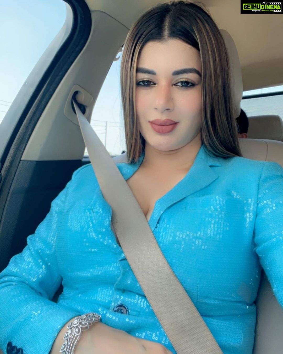Kainaat Arora Instagram - See you #kurukshetra today at 4pm At #SterlingResort #BussinessLeadershipAwards2023 🦋 🦋 🦋 🦋 🦋 #Kainaatarora #workoholic #HappyLife 🤤 🦋 🦋 Talent Manager : ( Priyank shah @business.manager_kainaat Kurukshetra
