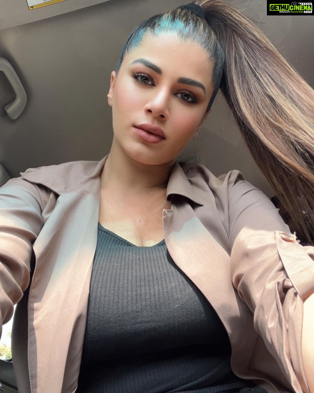 Kainaat Arora Instagram - Act Like A Lady .. Think Like A Man .. . π¬π¬π¬ . . . MUA : @ritesh.30 Hair : @kewalshobha Talent : @business.manager_kainaat #ShootStories #shootlife #onSets #WorkStories #glam #kainnataroraa #kainaat_arora #kainnatarorafans #kainaatarora #kainnataroraaworkStories #trending #SomethingNewSoon #π¬ Lucknow, Uttar Pradesh