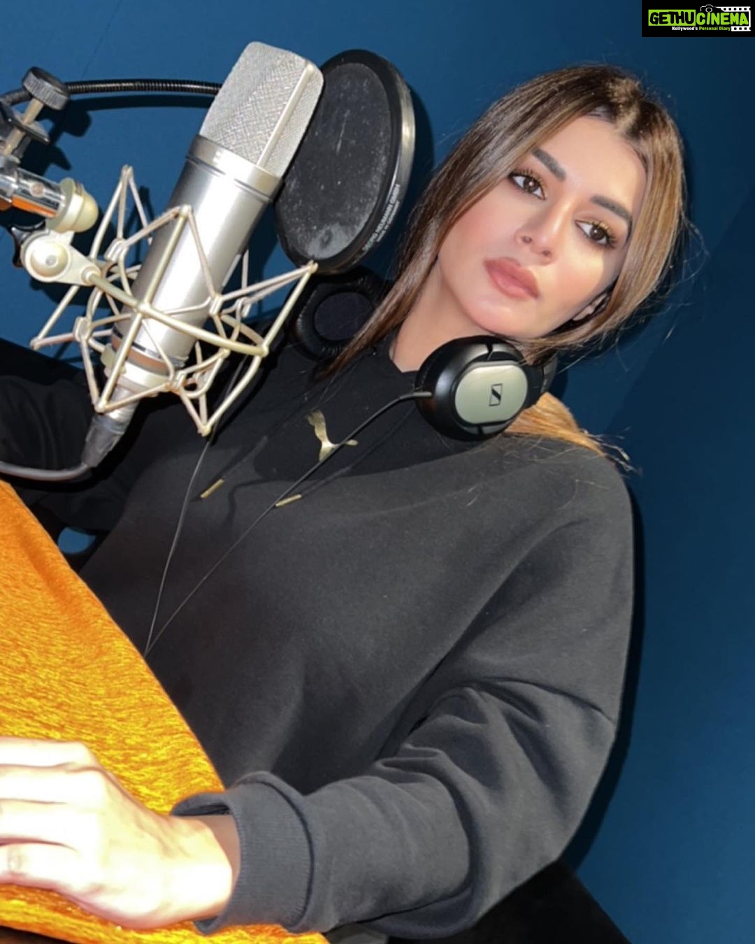 Kainaat Arora Instagram - Dubbing scenes .. #WorkMode . . . . #kainnataroraa
