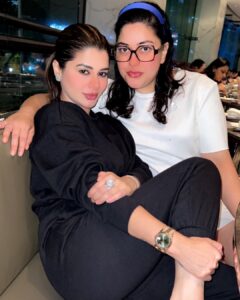 Kainaat Arora Instagram - Love Your Mess .. . . . . #Sundaysss.. #kainnataroraa #weekends #Goodtimes #Kainaatarora #Vibing