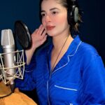 Kainaat Arora Instagram – Dubbing scenes… 
.
.
#WorkingSaturdays #WorkingWeekends #kainnataroraa #Dubbing #kainaataroraofficial #kainaat_arora #actorslife #kainaatarora