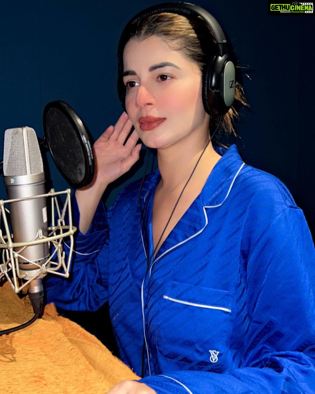 Kainaat Arora Instagram - Dubbing scenes… . . #WorkingSaturdays #WorkingWeekends #kainnataroraa #Dubbing #kainaataroraofficial #kainaat_arora #actorslife #kainaatarora