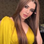 Kainaat Arora Instagram - I like My Own Company .. Because I’m The Only One I can trust 🤤🤤🤤 🌼 🌼 🌼 🌼 🌼 🌼 🌼 🌼 🌼 Singer @_.mansiiiiiii._ Choreography: @lollypop0811 Hair : @kewalshobha Make up : @ritesh.30 👗: @nikitah_14 Talent manager: #priyankShah ( @business.manager_kainaat Director : #shawn Produced by : @omoctavemusic #kainnataroraa #kainaatarorafans #kainaataroraupdates #kainaatarora