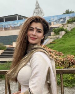Kainaat Arora Instagram - Na punyam na papam ,na saukhyam ,na duhkham Na mantro na ,tirtham ,na vedah ,na yajnah Aham bhojanam naiva bhojyam na bhotka Chidananda rupah shivo'ham shivo'ham Chidananda rupah shivo'ham shivo'ham Chidananda rupah shivo'ham shivo'ham 🔱🌈🕉️ . . . . #TravelStories #spiritualawakening #spiritualjourney #spiritualconnection #shivohamshivoham #kainnataroraa #kainaatarora 🔱🔱🔱
