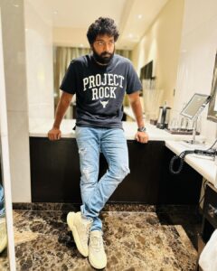 Kalaiyarasan Instagram - 🖤🖤 Black Love