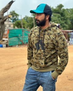 Kalaiyarasan Instagram - Schedule pack up 
#Ntr30 
@jrntr sir 
@siva_koratala sir
@rathnaveludop sir 

Thank you boys @karthik_makeup_artist 
@maratamilan_moorthi 
@aatipamulavenkatesh 
@sattabala7 ❤️❤️❤️❤️