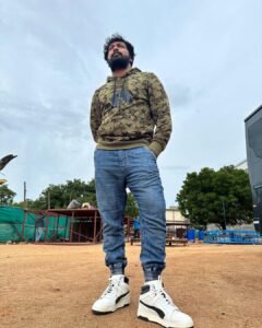 Kalaiyarasan Instagram - Schedule pack up 
#Ntr30 
@jrntr sir 
@siva_koratala sir
@rathnaveludop sir 

Thank you boys @karthik_makeup_artist 
@maratamilan_moorthi 
@aatipamulavenkatesh 
@sattabala7 ❤️❤️❤️❤️