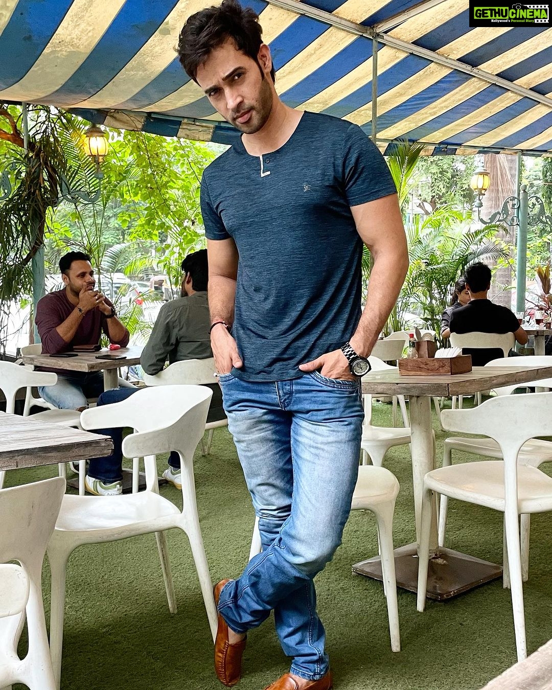 Karan Sharma Instagram - Let’s discuss over coffee ☕️! . . . . #karansharma #coffeetime #friends #meetup
