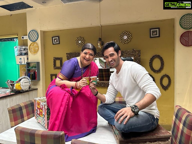 Karan Sharma Instagram - Garma garam chai with @bharatiachrekar 😍🤗.. #waglekiduniya #pulkit