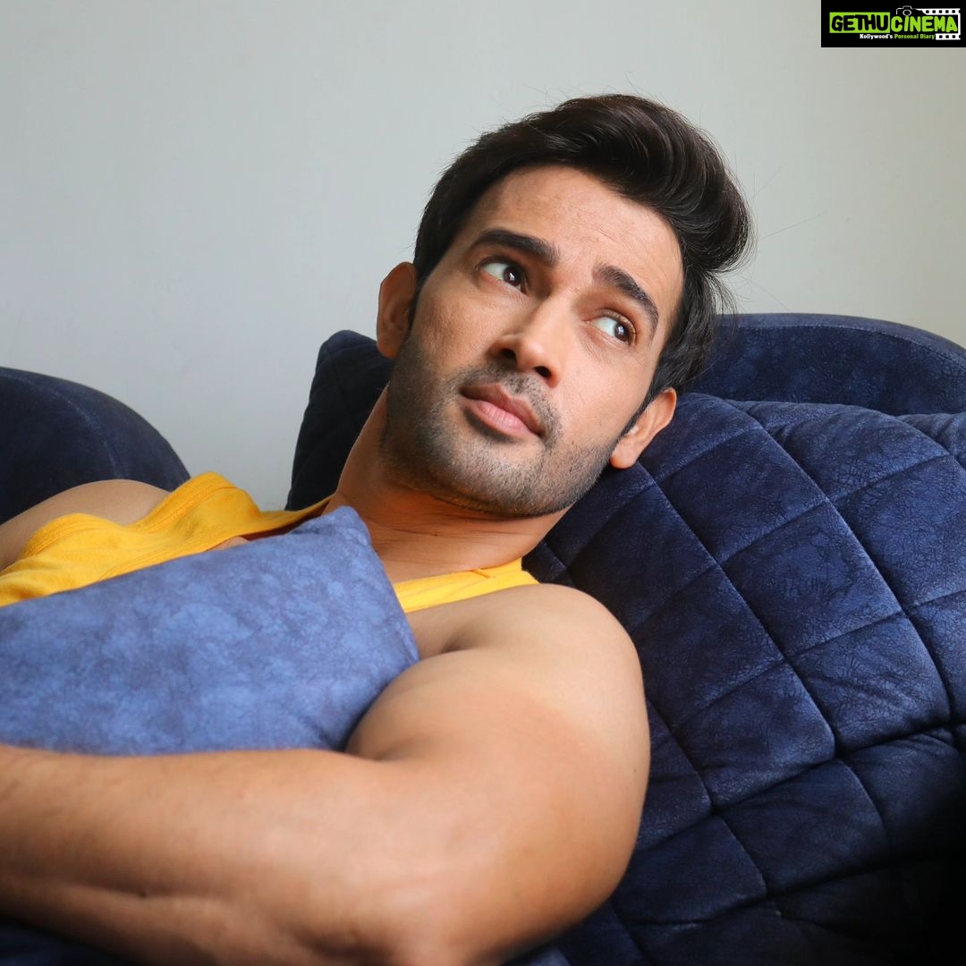 Karan Sharma Instagram - Self photography 😎 .. Difficulties are there but one should try to find solutions 🥰.. so I did .. now I will be my own photographer 😀😉 ! #karansharma #photography