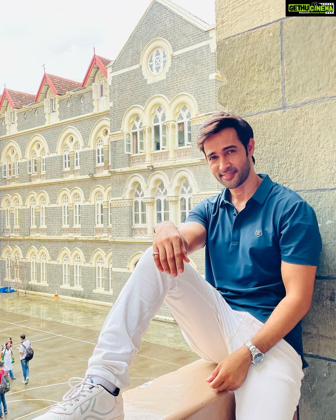 Karan Sharma Instagram - College time was the best time ❤️ ! . . . . #collage #student #karansharma #stxavierscollege #stxavierscollegemumbai