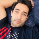 Karan Sharma Instagram - Good evening to all you lovely people❤️ ! . . #karansharma #goodevening