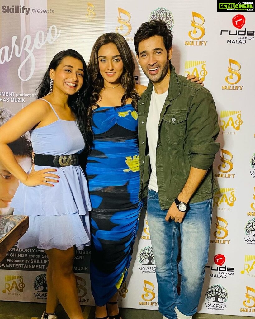 Karan Sharma Instagram - Few memorable pics from the music launch party of our dear @tanyasharma27 - Guys check out the song AARZOO on YouTube , link in my story too 😎- Best wishes to Tanya partner - It’s a beautiful song - loved it ❤️🤗 ! . . #newsong #aarzoo #tanyasharma