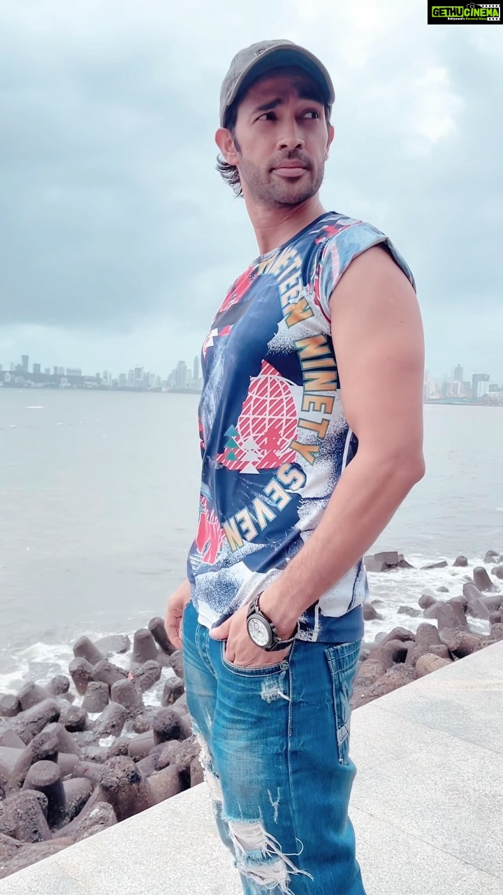 Karan Sharma Instagram - Walking on marine drive is ❤️ ! . . #marinedrive #mumbai #karansharma