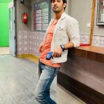 Karan Sharma Instagram - When I see you - my heart goes hmmmm ❤️ 🎶 . . #karansharma #love #mensfashion #menstyle #casualstyle