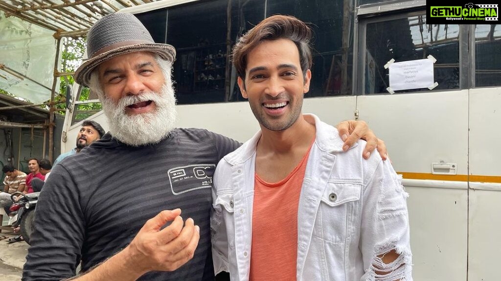 Karan Sharma Instagram - With the man who gave me the very first opportunity to face the camera 15yrs back @jd_majethia sir !❤️ … it alway feel coming back to home , whenever I work for you . This time again you gave me such a wonderful story n character #pulkit #waglekiduniya … though it was a special appearance but I totally enjoyed it … My Best wishes to you and the Show #waglekiduniya . Keep up the great work sir ❤️🤗 ! . . . #blessed #karansharma
