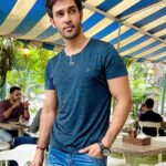 Karan Sharma Instagram - Let’s discuss over coffee ☕️! . . . . #karansharma #coffeetime #friends #meetup
