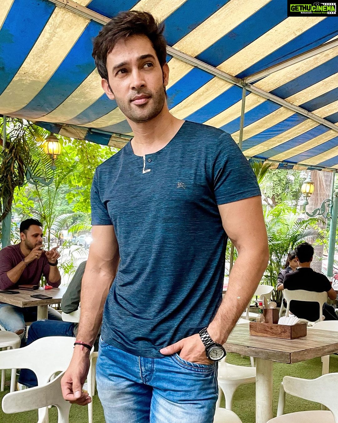 Karan Sharma Instagram - Let’s discuss over coffee ☕️! . . . . #karansharma #coffeetime #friends #meetup