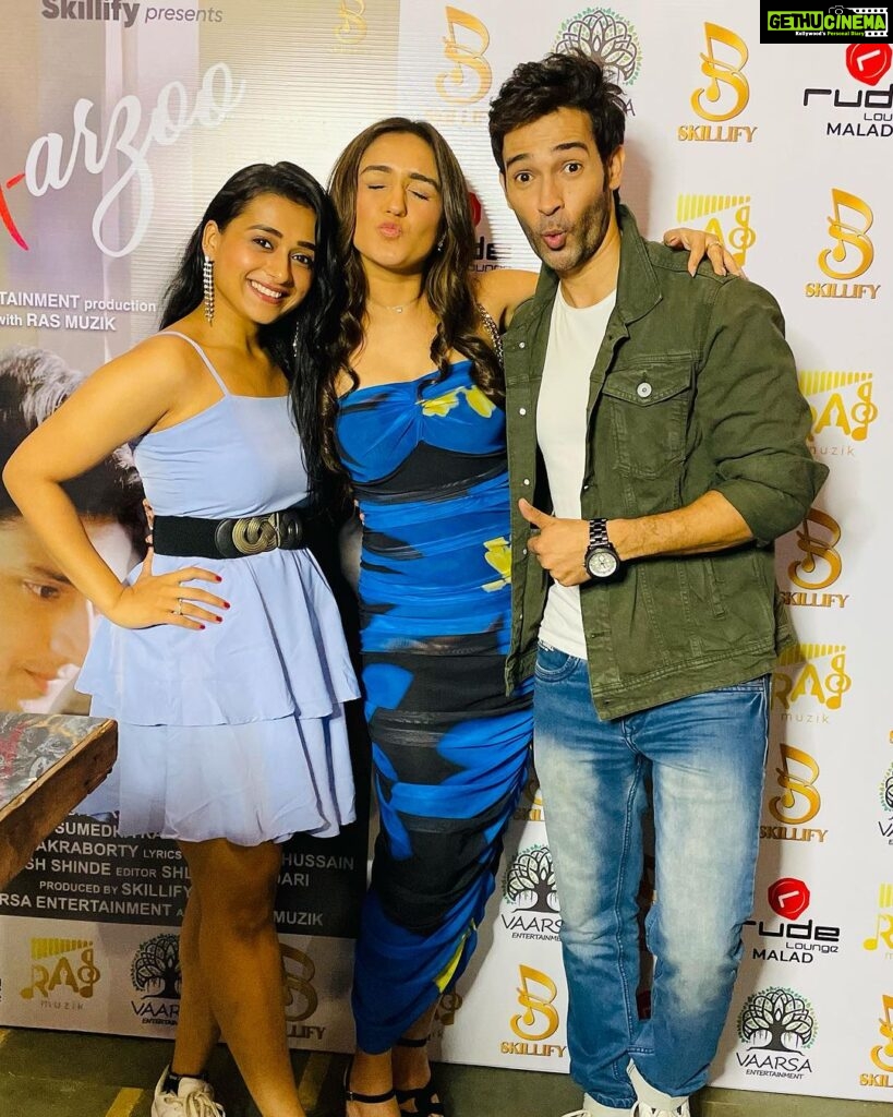 Karan Sharma Instagram - Few memorable pics from the music launch party of our dear @tanyasharma27 - Guys check out the song AARZOO on YouTube , link in my story too 😎- Best wishes to Tanya partner - It’s a beautiful song - loved it ❤🤗 ! . . #newsong #aarzoo #tanyasharma