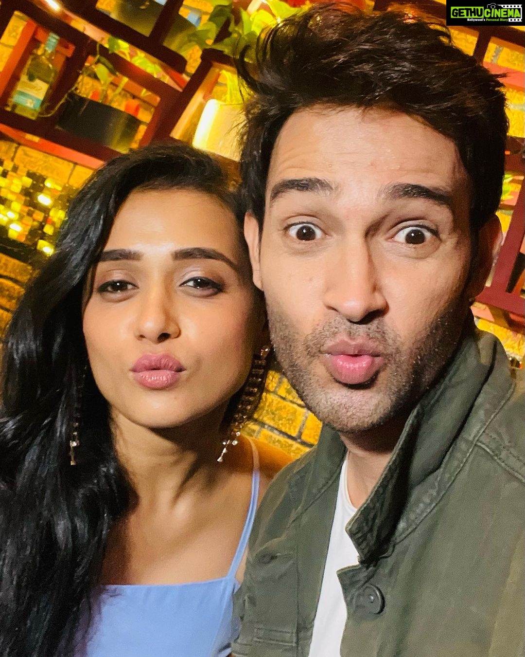 Karan Sharma Instagram - Few memorable pics from the music launch party of our dear @tanyasharma27 - Guys check out the song AARZOO on YouTube , link in my story too 😎- Best wishes to Tanya partner - It’s a beautiful song - loved it ❤️🤗 ! . . #newsong #aarzoo #tanyasharma