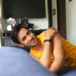Karan Sharma Instagram - Self photography 😎 .. Difficulties are there but one should try to find solutions 🥰.. so I did .. now I will be my own photographer 😀😉 ! #karansharma #photography
