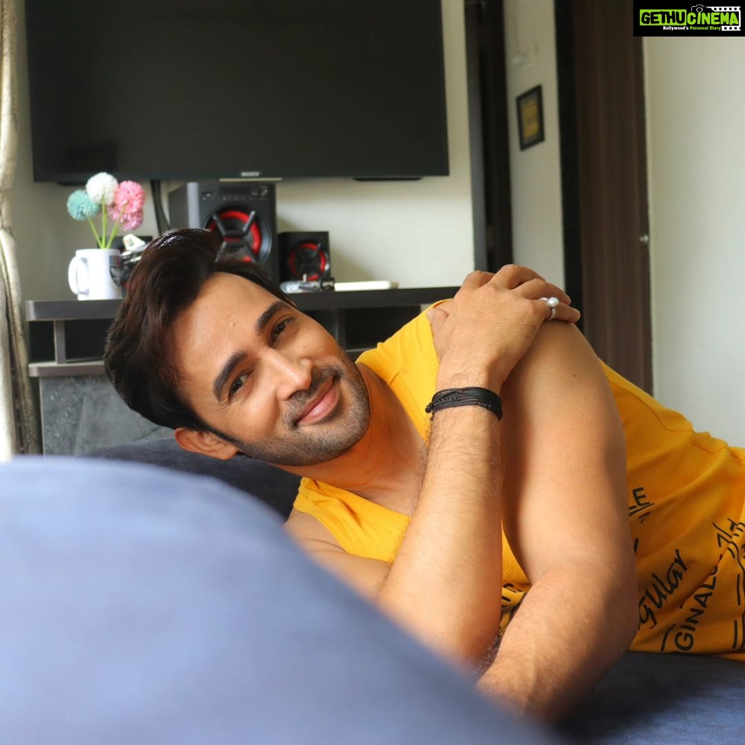 Karan Sharma Instagram - Self photography 😎 .. Difficulties are there but one should try to find solutions 🥰.. so I did .. now I will be my own photographer 😀😉 ! #karansharma #photography