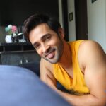 Karan Sharma Instagram - Self photography 😎 .. Difficulties are there but one should try to find solutions 🥰.. so I did .. now I will be my own photographer 😀😉 ! #karansharma #photography