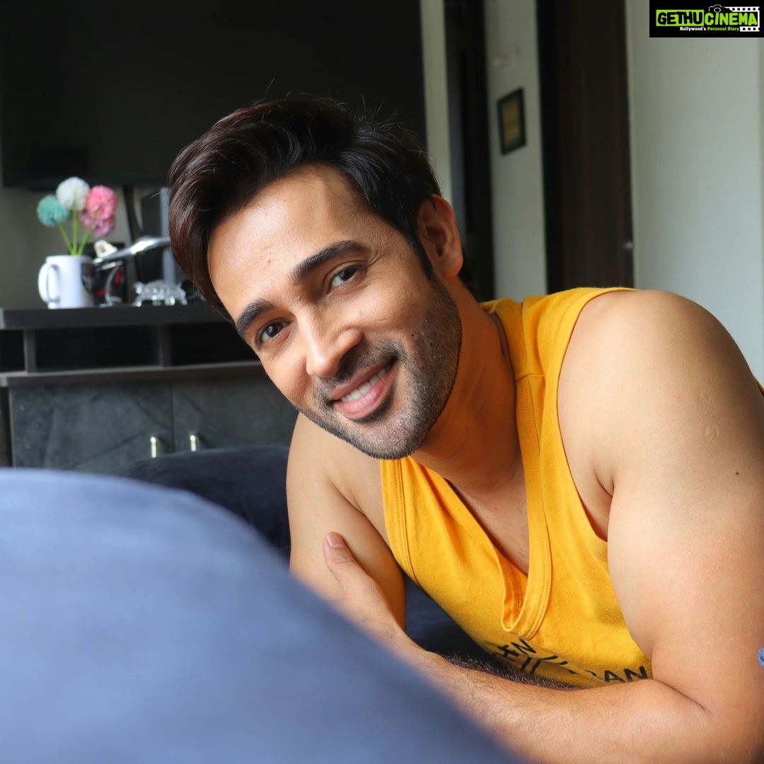 Karan Sharma Instagram - Self photography 😎 .. Difficulties are there but one should try to find solutions 🥰.. so I did .. now I will be my own photographer 😀😉 ! #karansharma #photography