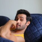 Karan Sharma Instagram - Self photography 😎 .. Difficulties are there but one should try to find solutions 🥰.. so I did .. now I will be my own photographer 😀😉 ! #karansharma #photography