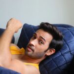 Karan Sharma Instagram - Self photography 😎 .. Difficulties are there but one should try to find solutions 🥰.. so I did .. now I will be my own photographer 😀😉 ! #karansharma #photography