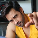 Karan Sharma Instagram - Self photography 😎 .. Difficulties are there but one should try to find solutions 🥰.. so I did .. now I will be my own photographer 😀😉 ! #karansharma #photography